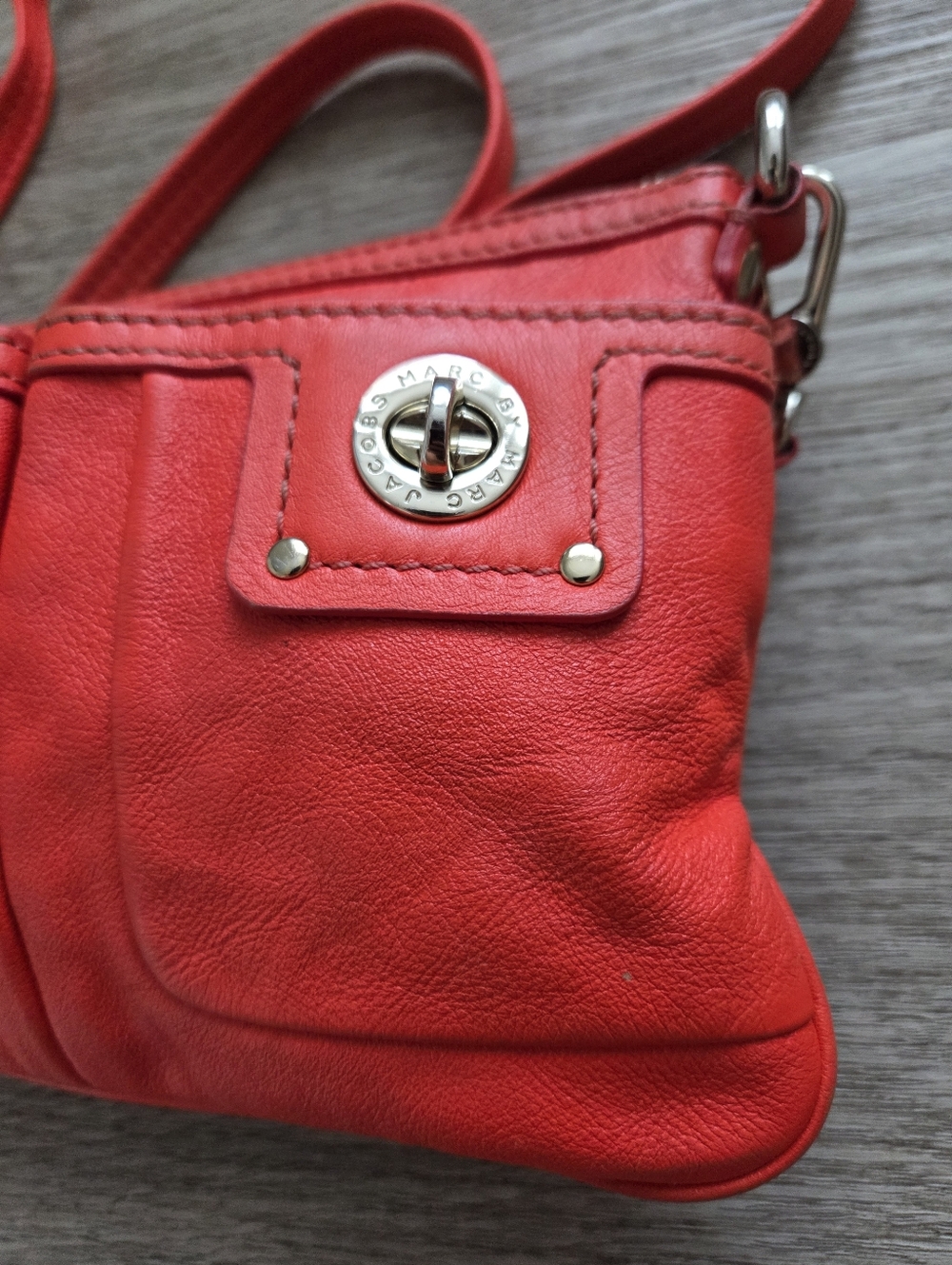 Marc by Marc Jacobs Leather crossbody bag Red. - Picture 3 of 15